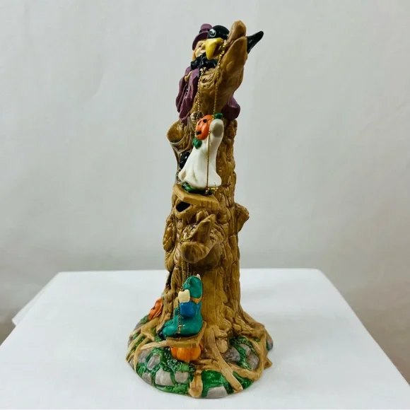 Lights up! Halloween Tree with Witches and Ghouls - Picture 5 of 14